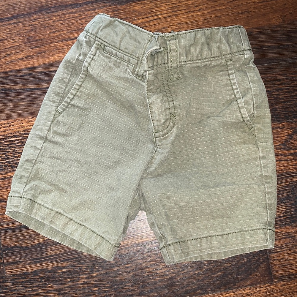 Green shorts - Old Navy